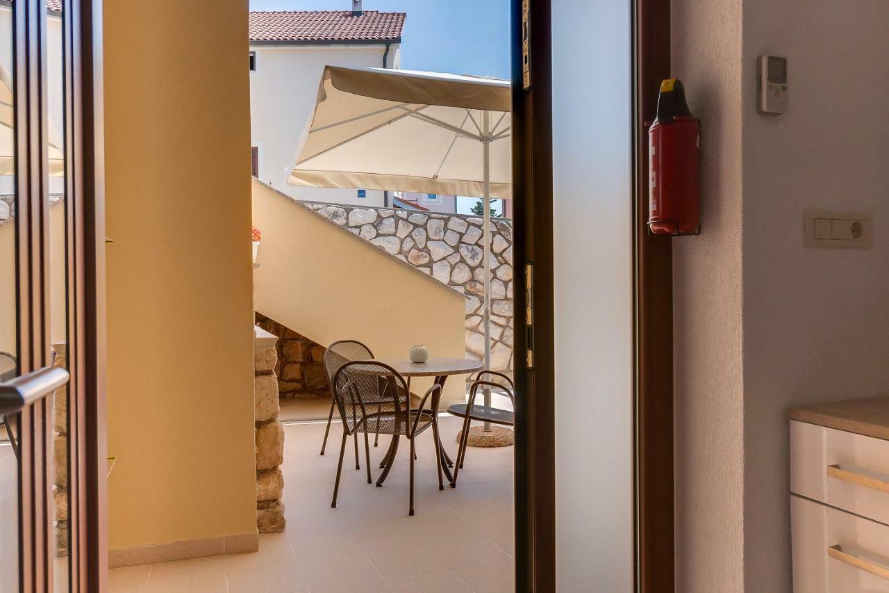 Apartments Eva Cres Exterior photo