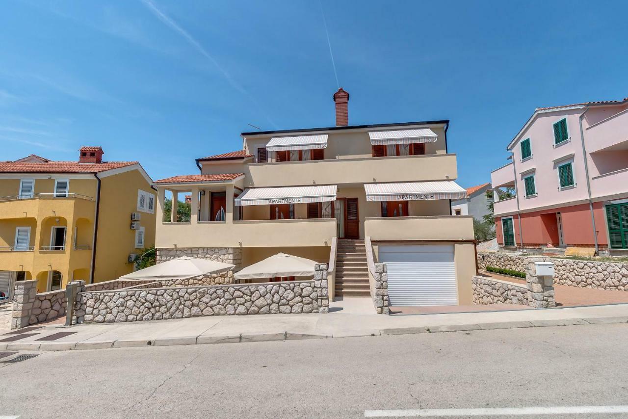 Apartments Eva Cres Exterior photo