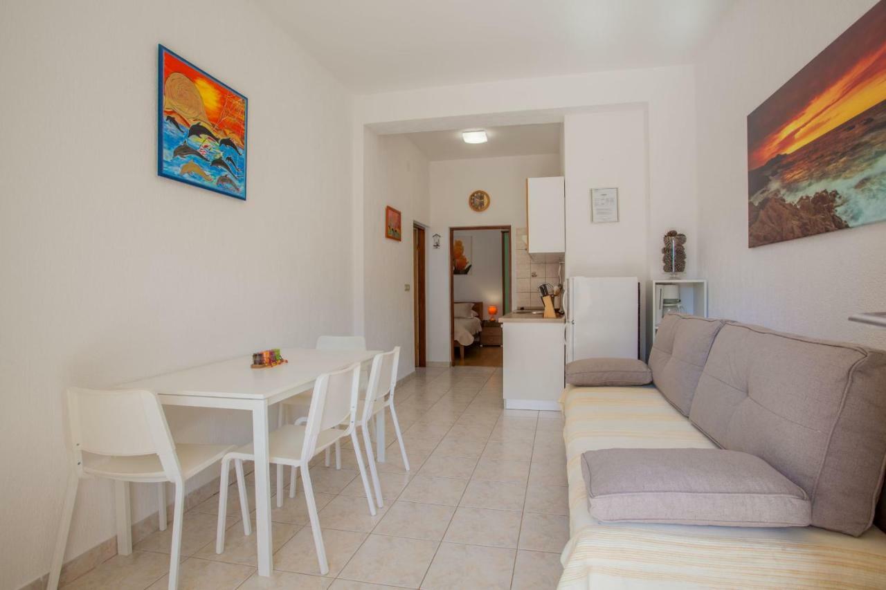 Apartments Eva Cres Exterior photo