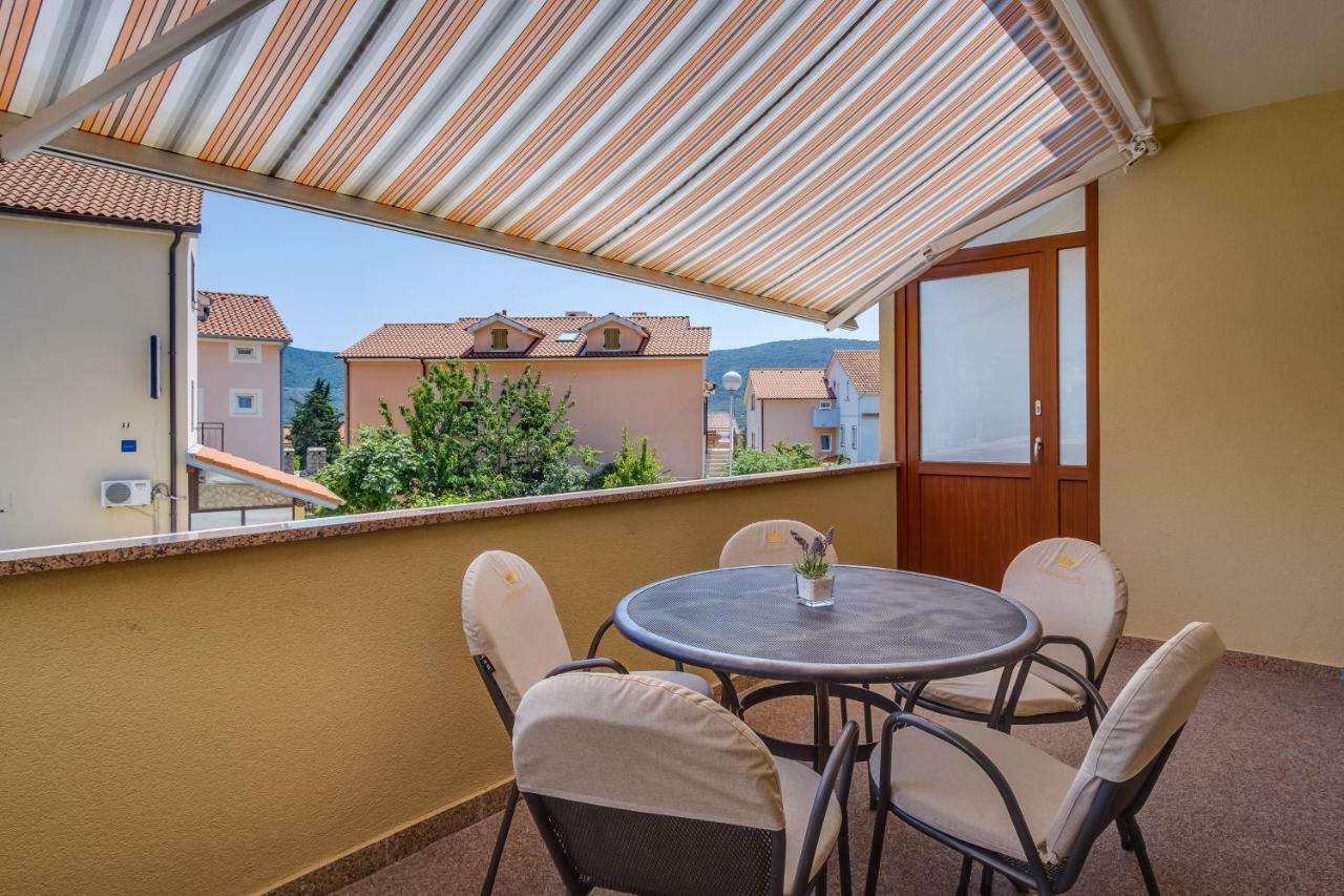 Apartments Eva Cres Exterior photo