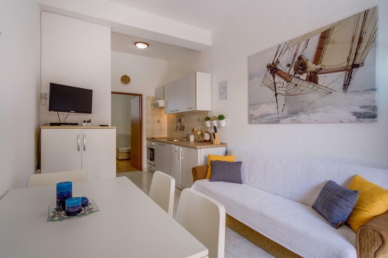 Apartments Eva Cres Exterior photo