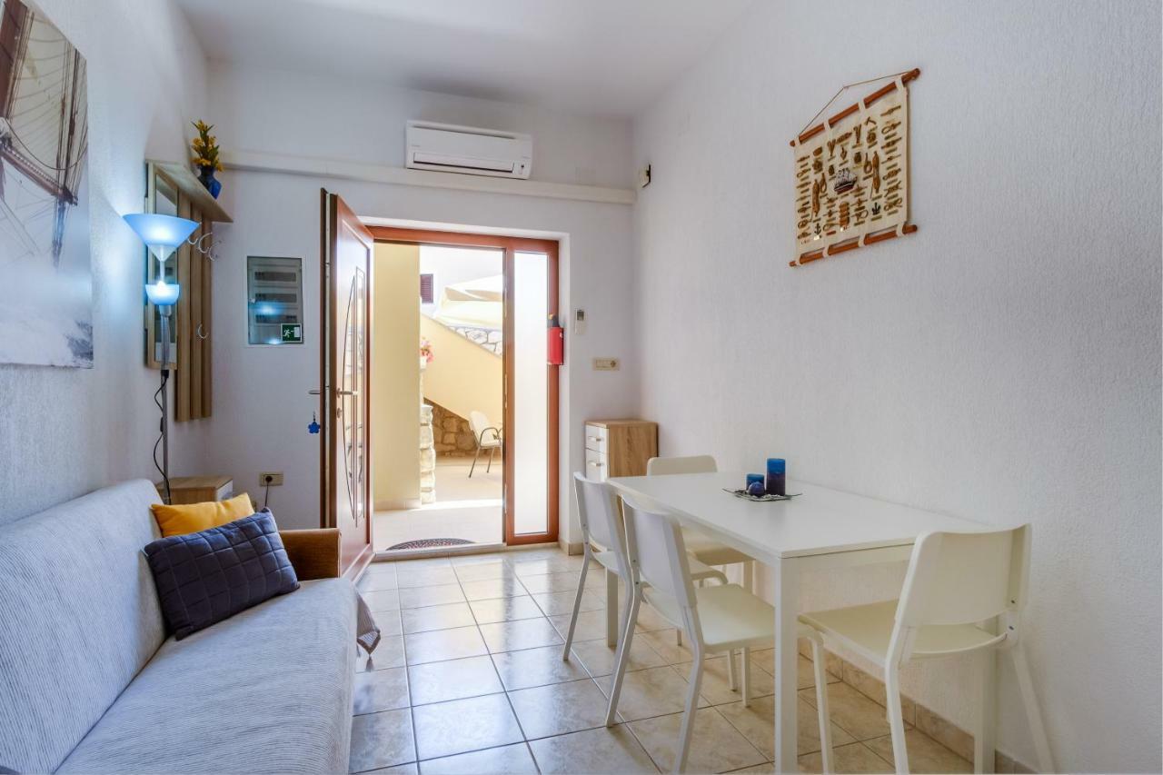 Apartments Eva Cres Exterior photo