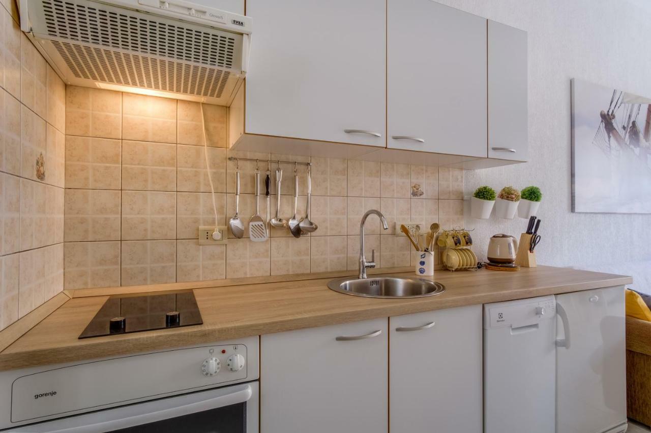 Apartments Eva Cres Exterior photo